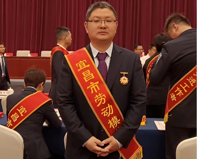 祝賀！微特工程師張艷波榮獲宜昌市“勞動(dòng)模范”稱(chēng)號(hào)
